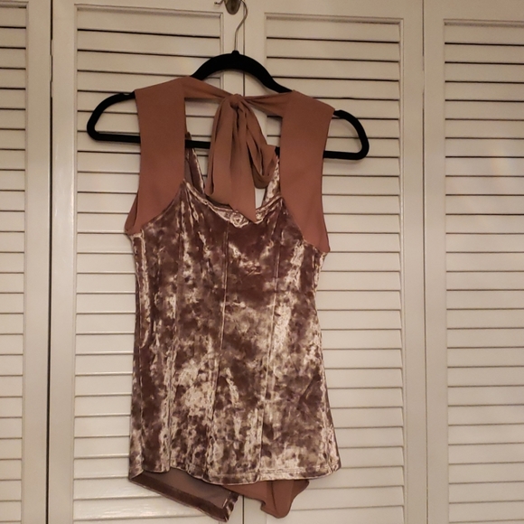 Top - Picture 2 of 2